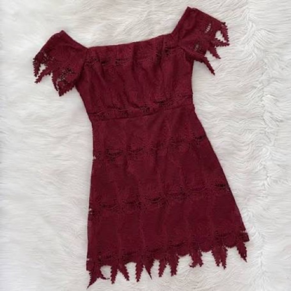 ASTR Small Leafy Lace Maroon mini Dress